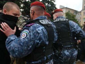 Правоохранители отрицают использование слезоточивого газа Правоохранители отрицают использование слезоточивого газа