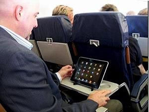 Благодаря iPad авиакомпания экономит топливо на самолетах