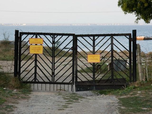 В Крыму напали на воинскую часть В Крыму напали на воинскую часть