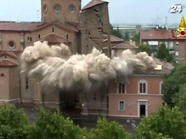 Итальянские пожарные взорвали вышку, поврежденную во время землетрясений