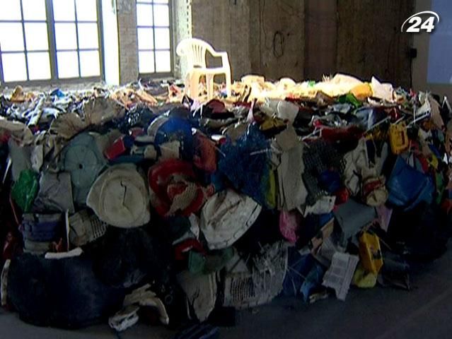 У Києві бієнале за 2 дні відвідали понад 10 тисяч глядачів У Києві бієнале за 2 дні відвідали понад 10 тисяч глядачів