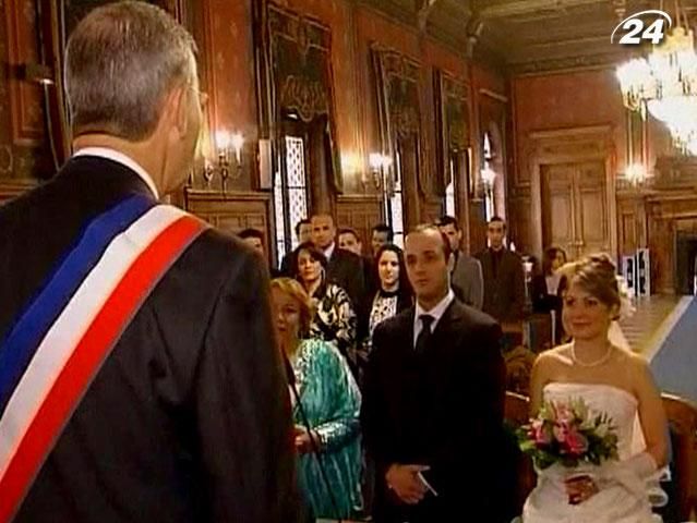 Мер Ніцци заборонив жителям гучно святкувати весілля Мер Ніцци заборонив жителям гучно святкувати весілля