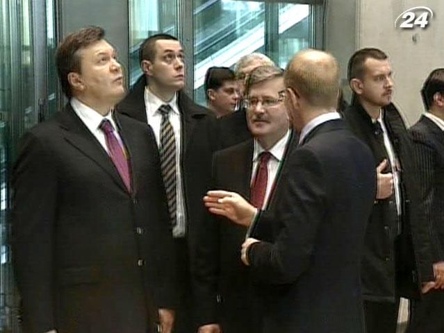 Коморовський зустрінеться з Януковичем перед першим матчем Євро Коморовський зустрінеться з Януковичем перед першим матчем Євро