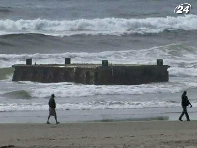 До берегів США прибило корабельний док з Японії До берегів США прибило корабельний док з Японії