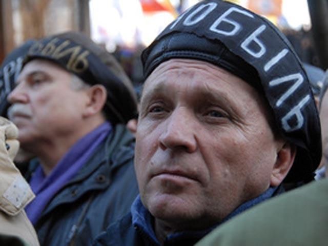 Под Верховной Радой бойкотирует более сотни чернобыльцев