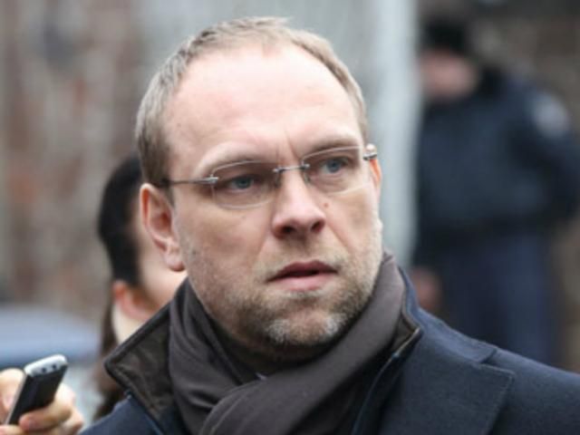 Власенко запевняє, що Тимошенко хоче здати кров Власенко запевняє, що Тимошенко хоче здати кров