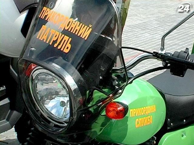 Украинские пограничники будут рассекать на американских снегоходах и квадроциклах Украинские пограничники будут рассекать на американских снегоходах и квадроциклах