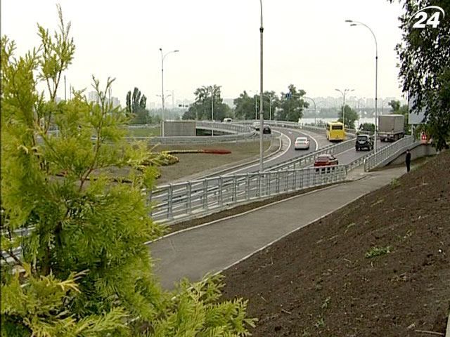 Дорожню розв’язку від Азарова заборонили вводити в експлуатацію Дорожню розв’язку від Азарова заборонили вводити в експлуатацію