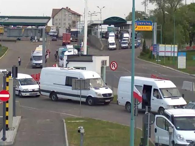 Митники: На кордоні масового напливу вболівальників немає Митники: На кордоні масового напливу вболівальників немає