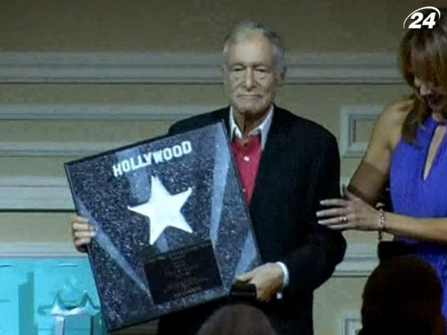 Х'ю Хефнеру вручили нагороду "за відмінну службу" Х'ю Хефнеру вручили нагороду "за відмінну службу"