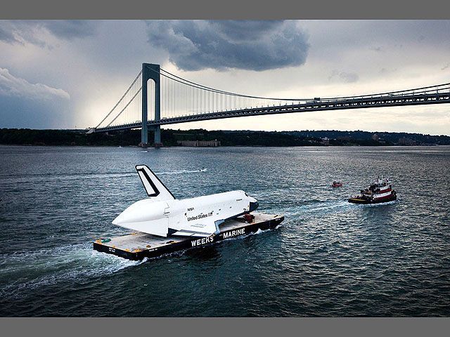 Шаттл Enterprise прибыл в плавучий музей Нью-Йорка