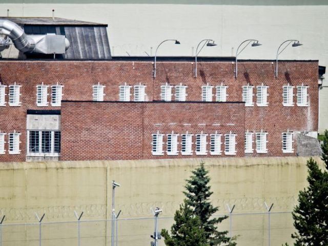 Брейвику в тюрьме построят психбольницу Брейвику в тюрьме построят психбольницу