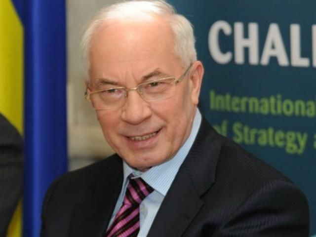 Азаров вболіватиме за збірні України та Росії Азаров вболіватиме за збірні України та Росії