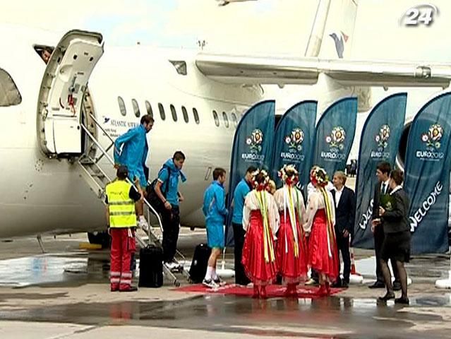 Збірні Нідерландів і Данії прилетіли до Харкова Збірні Нідерландів і Данії прилетіли до Харкова