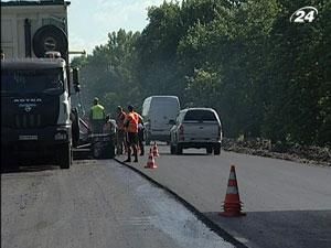 За день до матчу "Голландія - Данія" траса "Київ - Харків" на ремонті