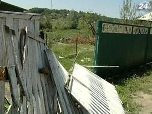 На Закарпатті буревій пошкодив близько півсотні будинків На Закарпатті буревій пошкодив близько півсотні будинків