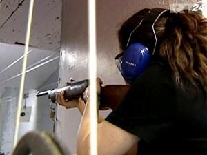 У жительок Нью-Йорка нове хобі - заняття стрільбою У жительок Нью-Йорка нове хобі - заняття стрільбою