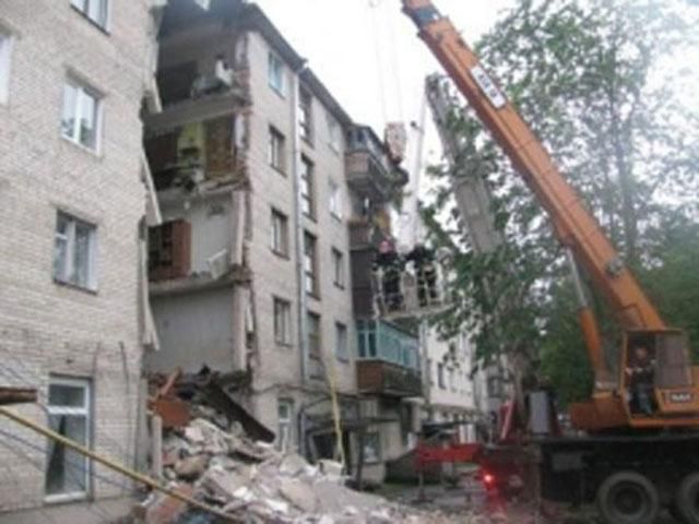 Из-под завалов дома в Луцке достали уже второго погибшего