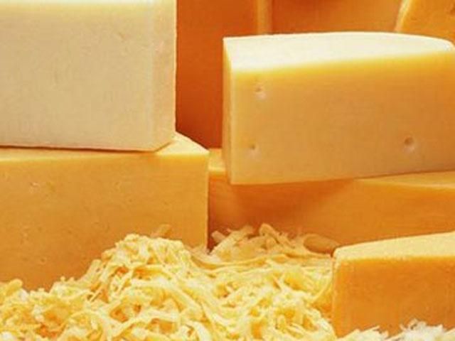 Росія знову знайшла порушення у двох українських сирах Росія знову знайшла порушення у двох українських сирах