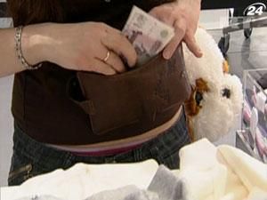 В России могут запретить рассчитываться наличными за дорогие покупки В России могут запретить рассчитываться наличными за дорогие покупки