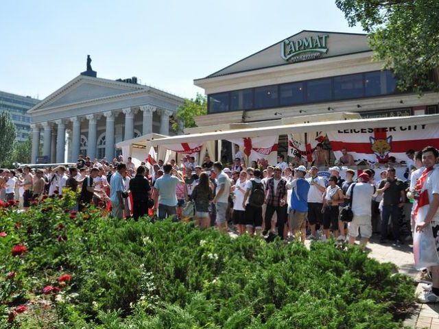 Англійські вболівальники вже освоїлись у Донецьку