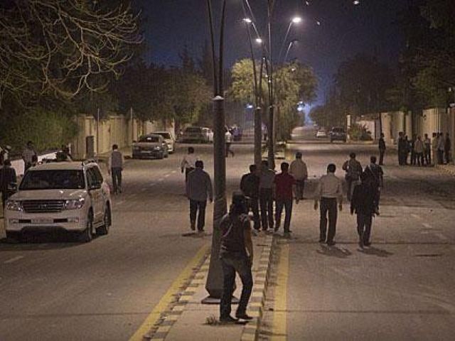 В Ливии напали на машины британского посольства В Ливии напали на машины британского посольства