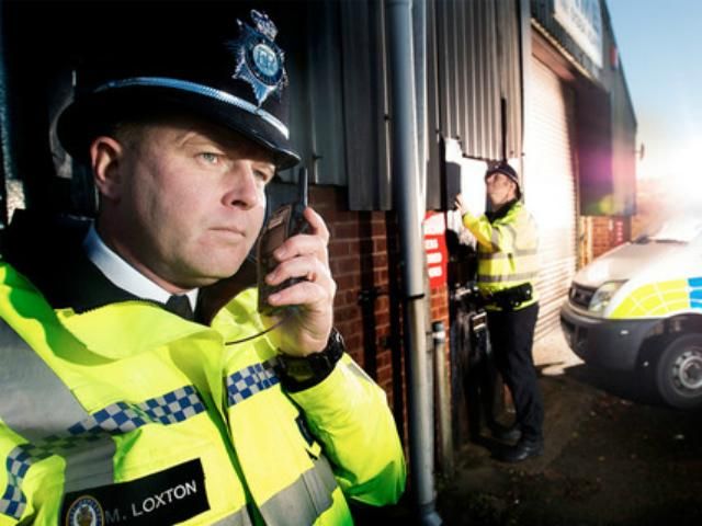 В Донецке украинским милиционерам помогает французская и английская полиция В Донецке украинским милиционерам помогает французская и английская полиция