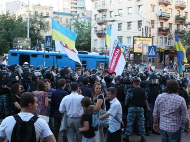 БЮТ: До НСК "Олімпійський" під'їхав автозак БЮТ: До НСК "Олімпійський" під'їхав автозак