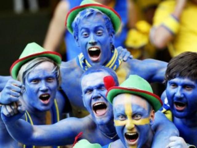 В Киеве ограбили и избили шведского болельщика В Киеве ограбили и избили шведского болельщика