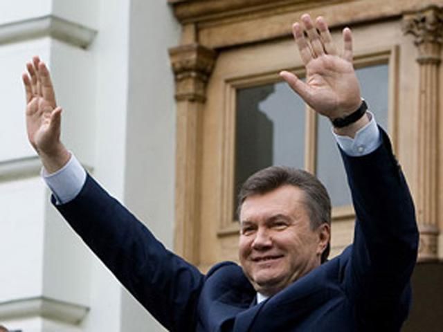 Янукович поздравил сборную с победой