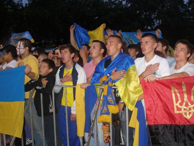 В Украине победу сборной праздновали до утра