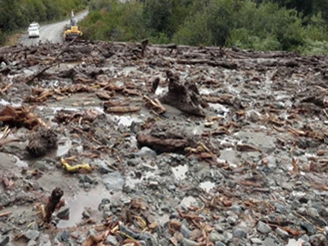 Унаслідок землетрусів та зсувів ґрунту в Афганістані загинуло близько 100 осіб Унаслідок землетрусів та зсувів ґрунту в Афганістані загинуло близько 100 осіб