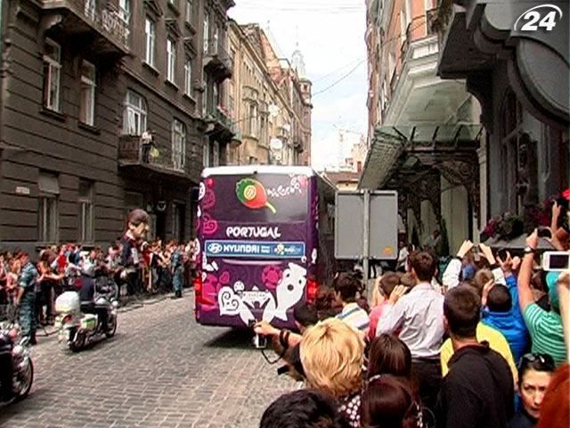 Сборные Дании и Португалии прибыли в Киев Сборные Дании и Португалии прибыли в Киев