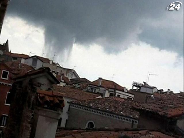 На острова Венецианской лагуны обрушился мощный торнадо На острова Венецианской лагуны обрушился мощный торнадо