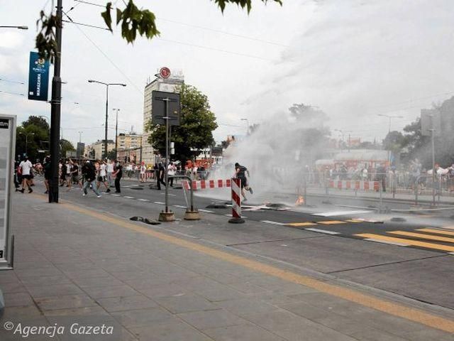 Полиция задержала 40 человек во время беспорядков в Варшаве Полиция задержала 40 человек во время беспорядков в Варшаве