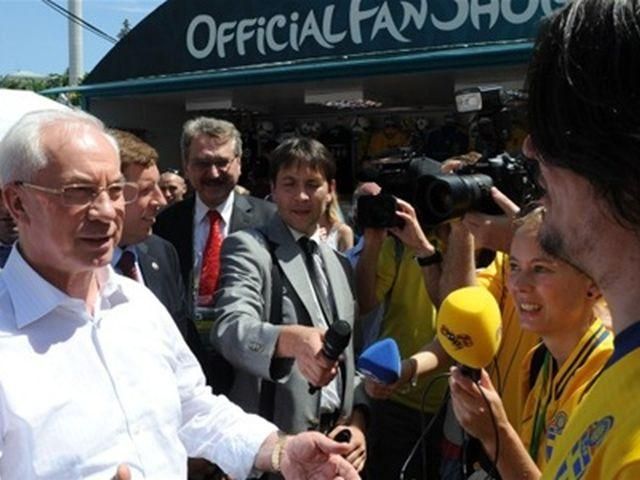 Азаров запросив шведа на вигране пиво Азаров запросив шведа на вигране пиво