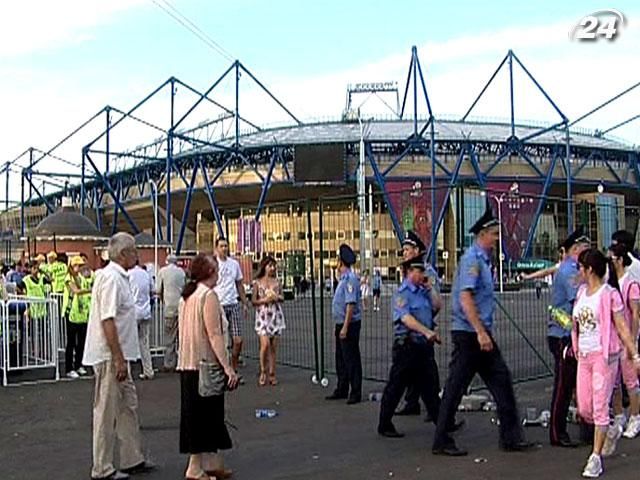 Безпеку під час ЄВРО гарантують більше тисячі бійців МНС Безпеку під час ЄВРО гарантують більше тисячі бійців МНС