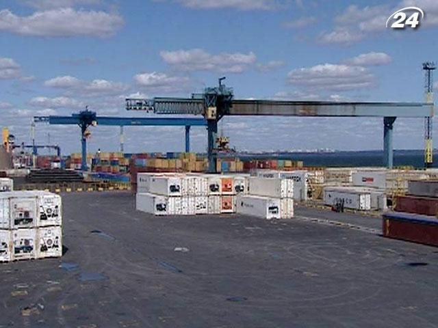 Украина увеличила отрицательное сальдо внешней торговли на треть Украина увеличила отрицательное сальдо внешней торговли на треть