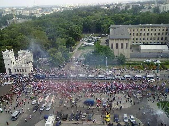 После матча в Варшаве задержали 184 болельщиков