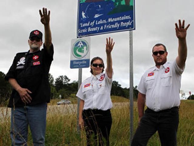 Членам Ку-клукс-клана запретили заметать дороги в штате США