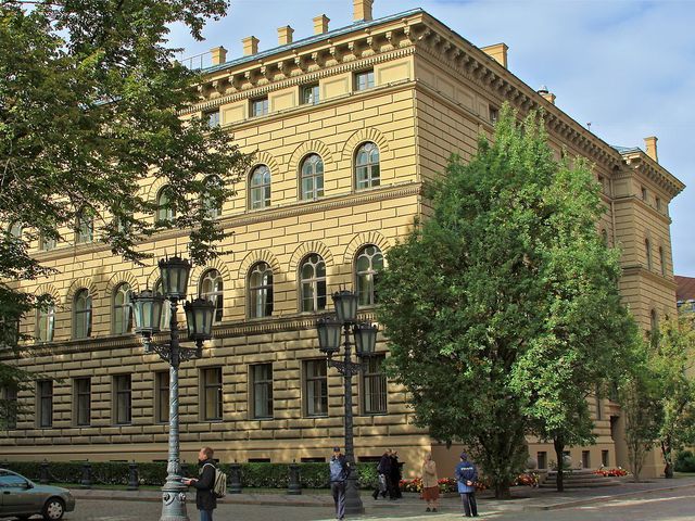 Парламент Латвії погодив збільшення пенсійного віку