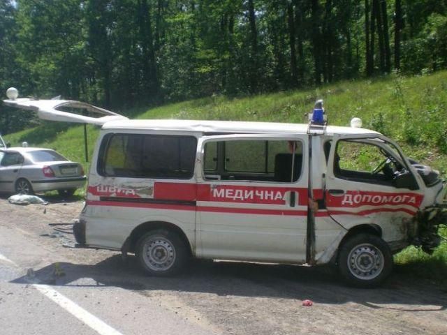 На Харківщині зіткнулись "швидка" та легкове авто На Харківщині зіткнулись "швидка" та легкове авто