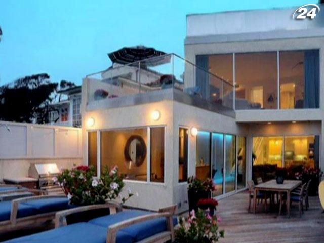 Джим Керри продает особняк в Малибу за $13,95 млн Джим Керри продает особняк в Малибу за $13,95 млн