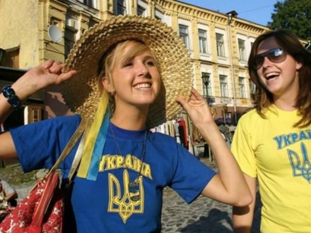 Соцопрос: Материальные проблемы волнуют украинцев больше, чем идеологические