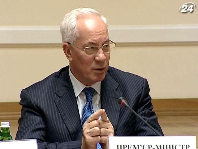 Азаров: Границу Украины пересекли 100 тысяч иностранцев Азаров: Границу Украины пересекли 100 тысяч иностранцев