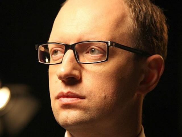 Яценюк каже, що мовний законопроект не пройде, але опозиція думає і про найгірше Яценюк каже, що мовний законопроект не пройде, але опозиція думає і про найгірше