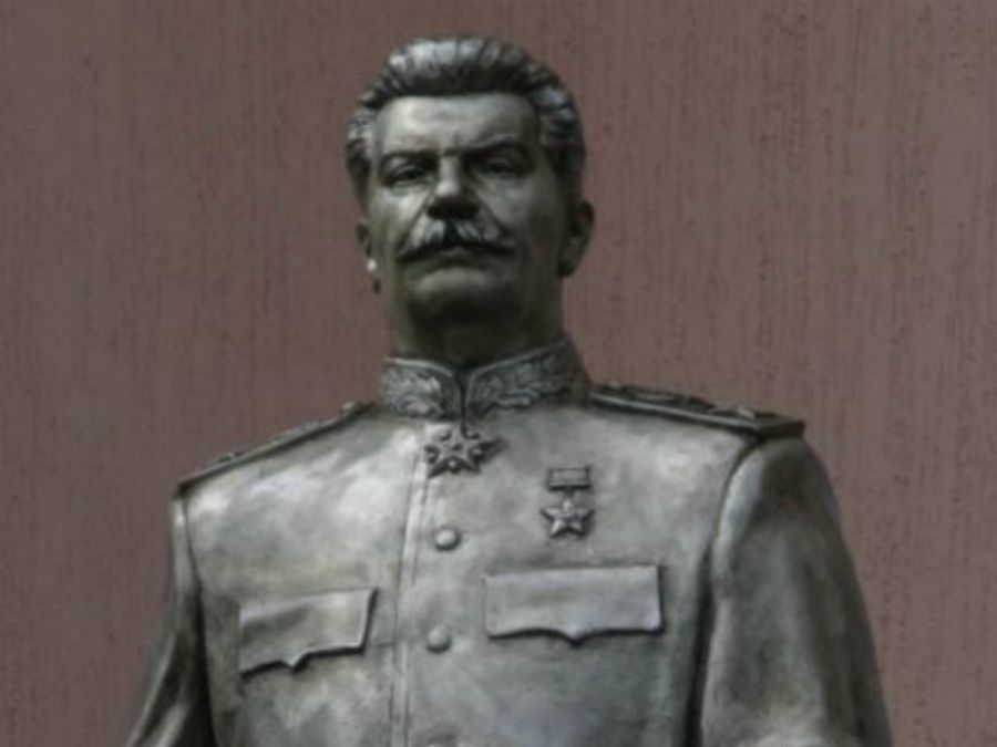 Запорожский апелляционный суд оставил в силе приговор "тризубовцам", отпилившим голову Сталину Запорожский апелляционный суд оставил в силе приговор "тризубовцам", отпилившим голову Сталину