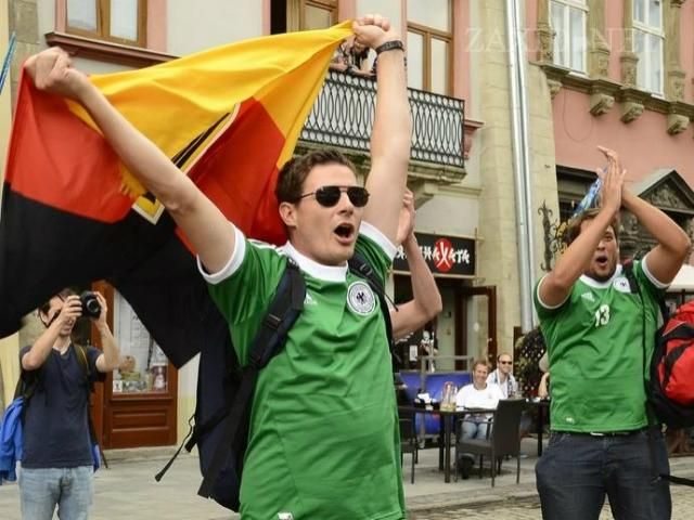 УЕФА оштрафовала федерации Португалии и Германии за поведение их фанатов во Львове
