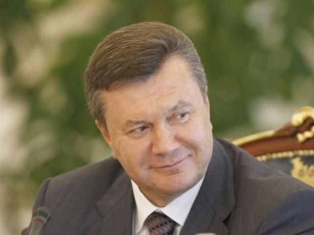 Янукович хоче звільнити Тимошенко, але ще чекає 