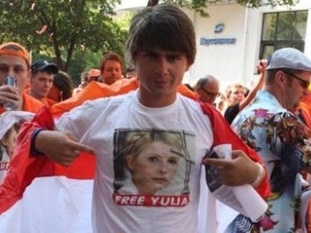 Міліція завадила роздачі футболок FREE YULIA Міліція завадила роздачі футболок FREE YULIA